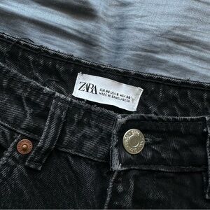 Black Women’s 8 Zara Denim Jeans Perfect for Fall